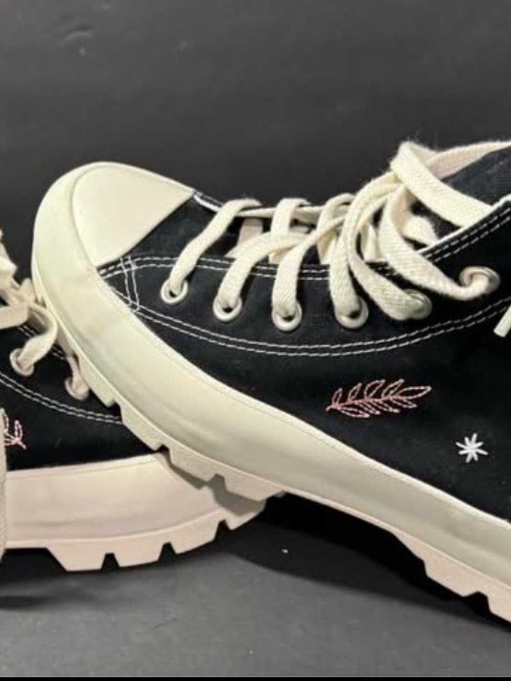Converse Chuck Taylor Lugged High Top Sneakers Women’s size 8
